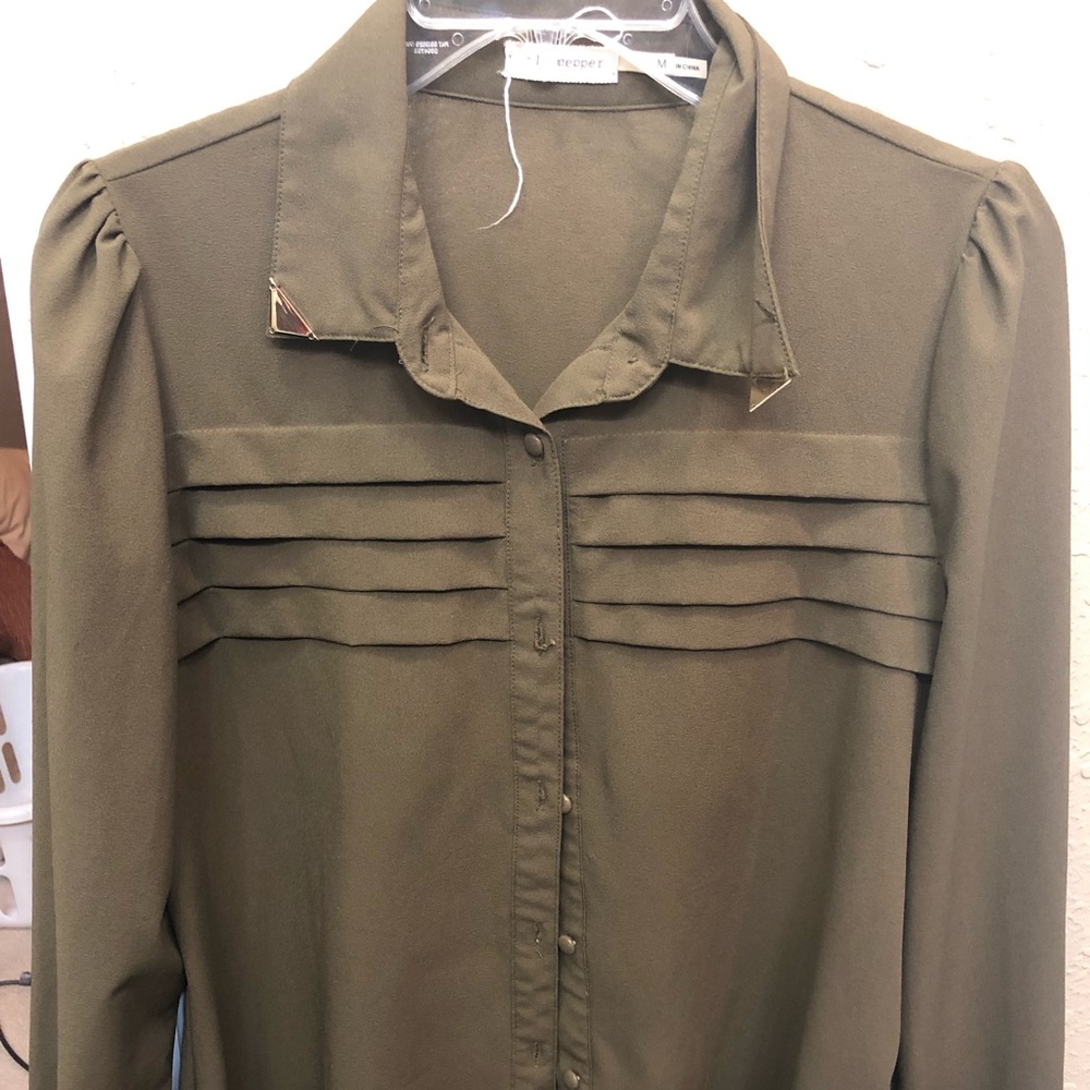 Olive blouse with detail on collar